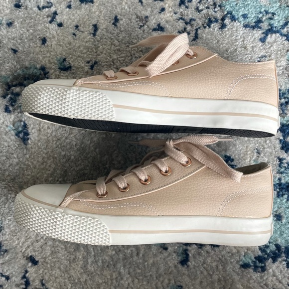 Airwalk peach faux leather sneakers - Picture 2 of 6
